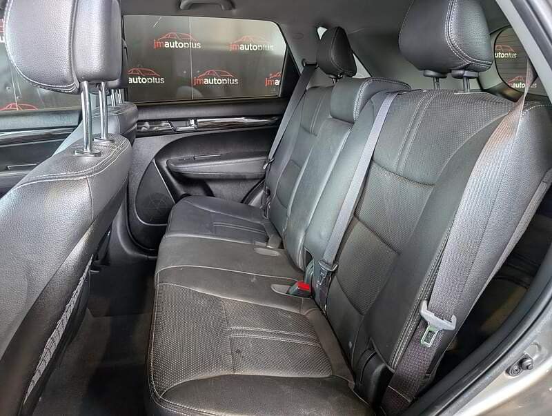 Kia Sorento 2011 - Image 28