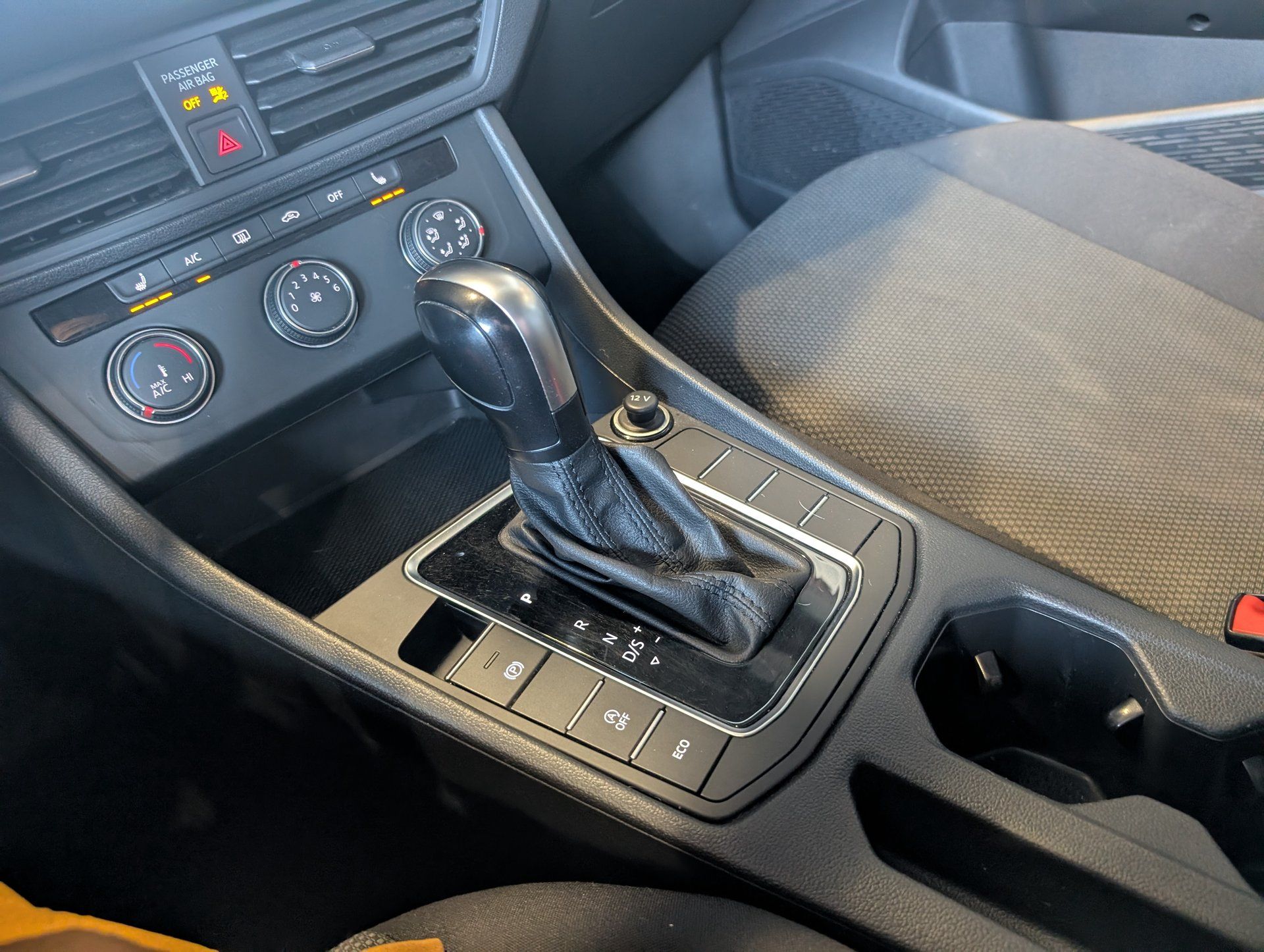 Volkswagen Jetta 2019 - Image 24