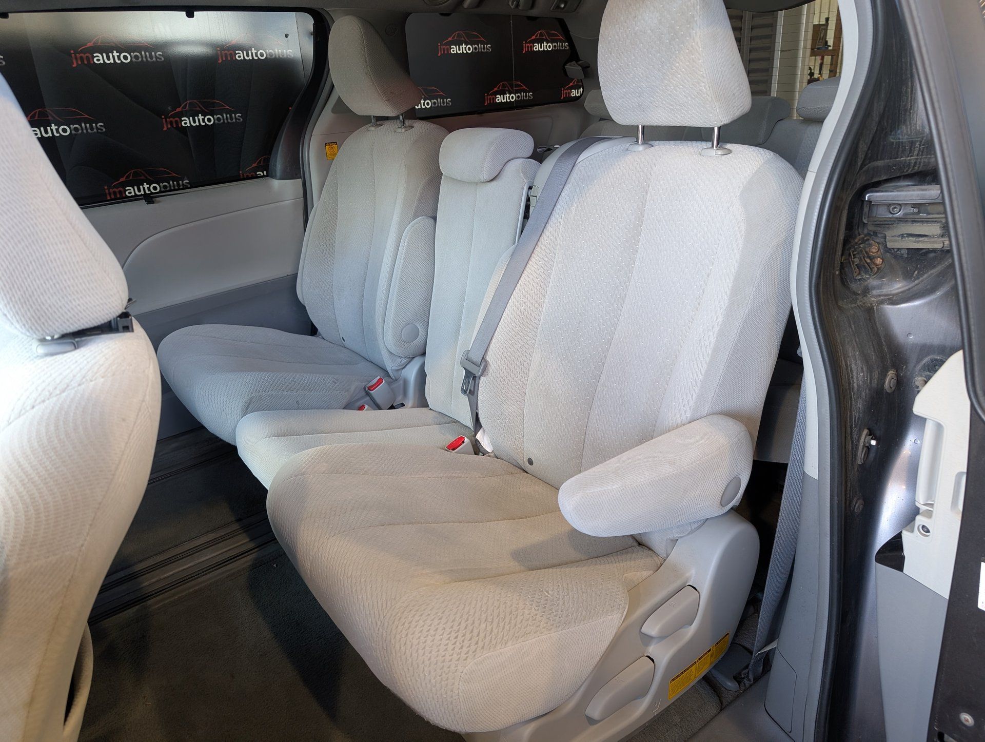 Toyota Sienna 2011 - Image 25