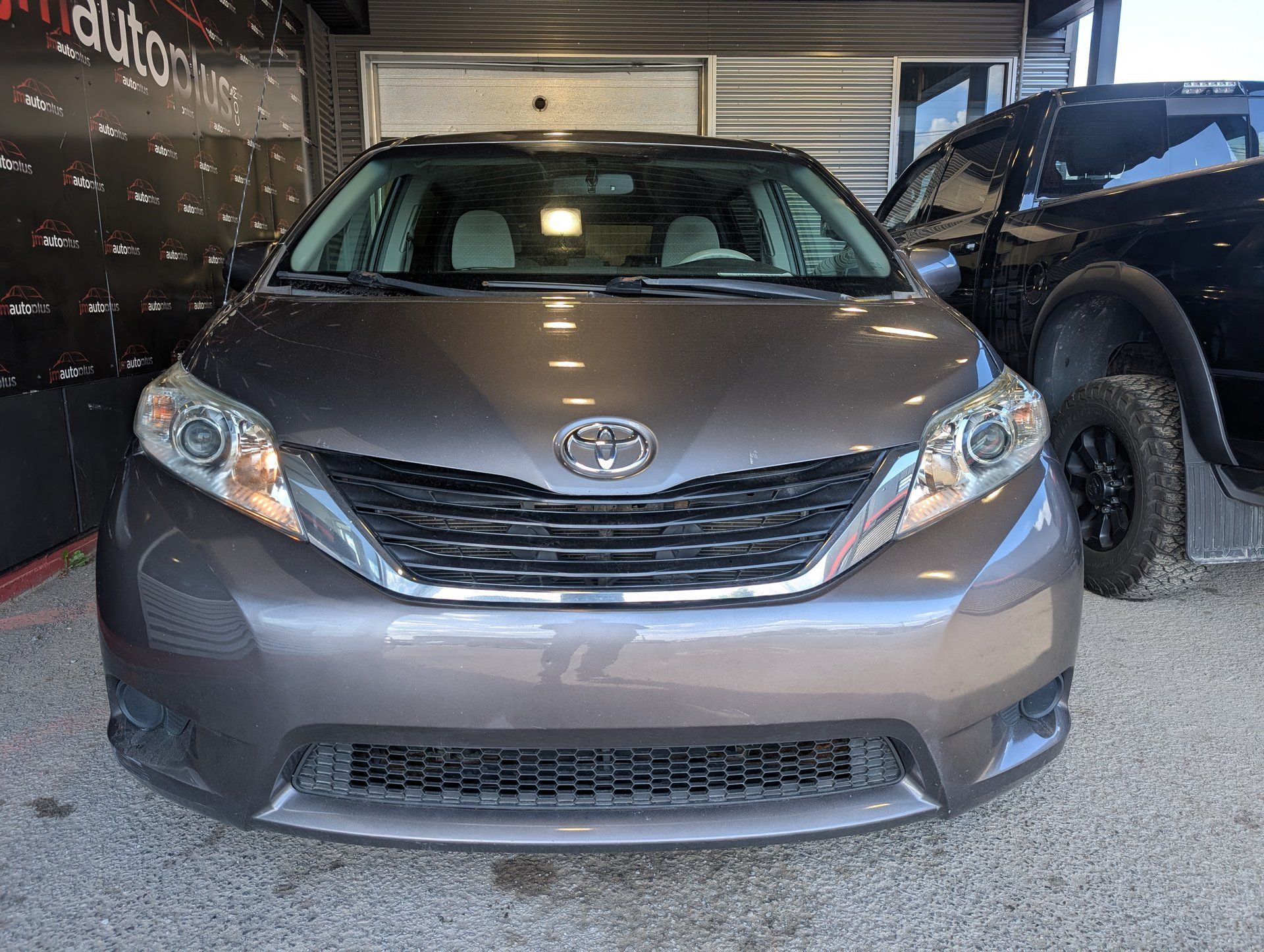 Toyota Sienna 2011 - Image 3