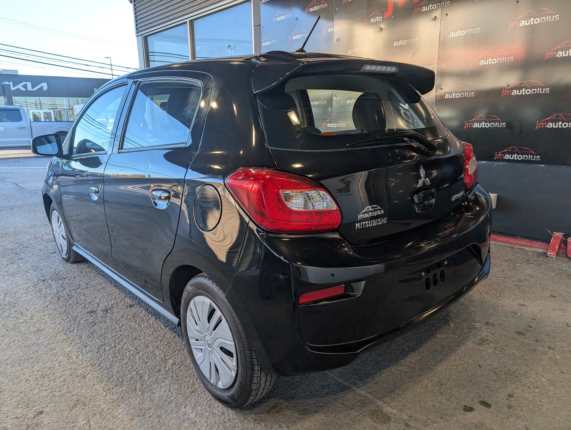 Mitsubishi Mirage 2017 - Image 11