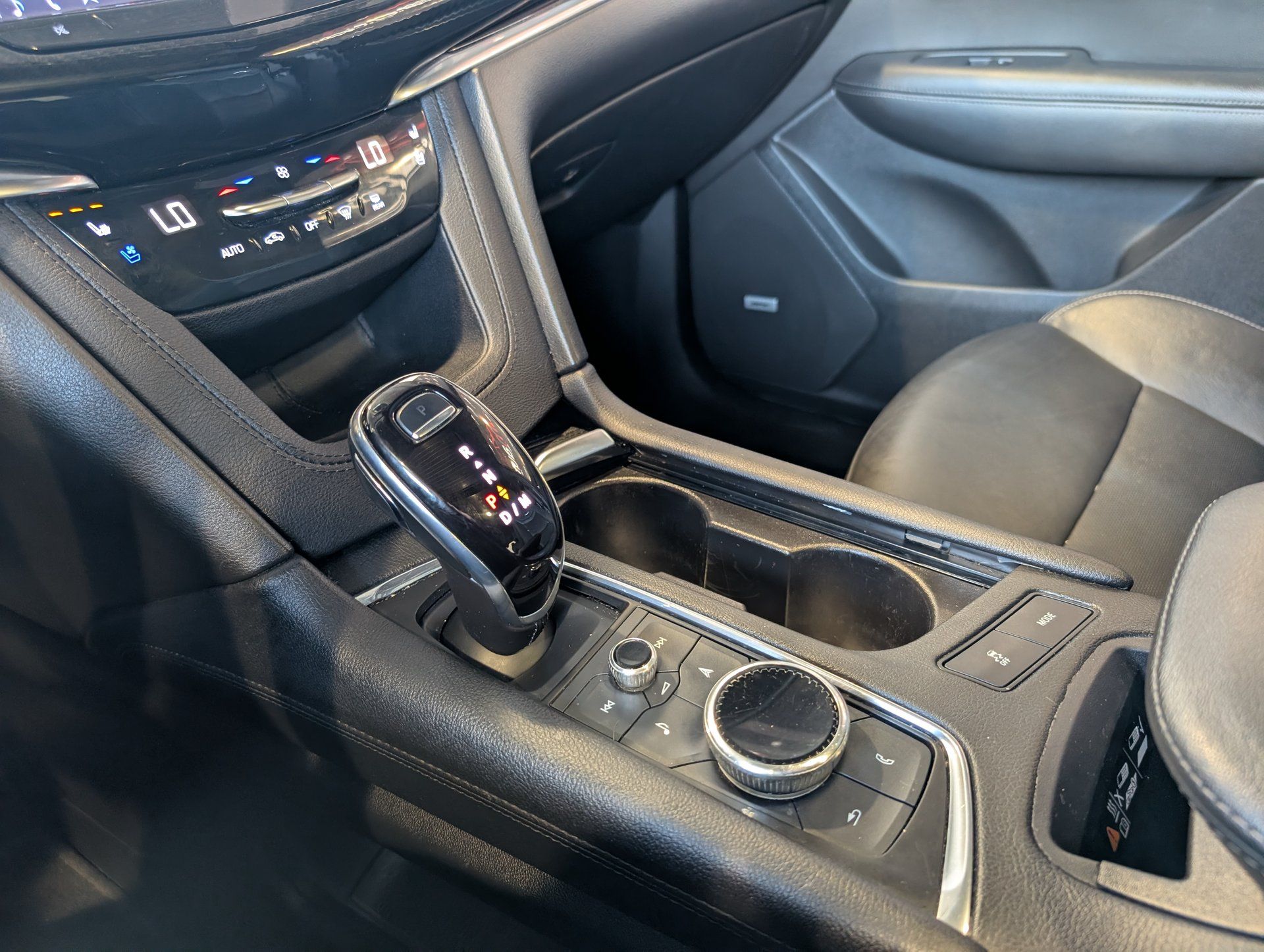 Cadillac XT6 2022 - Image 28