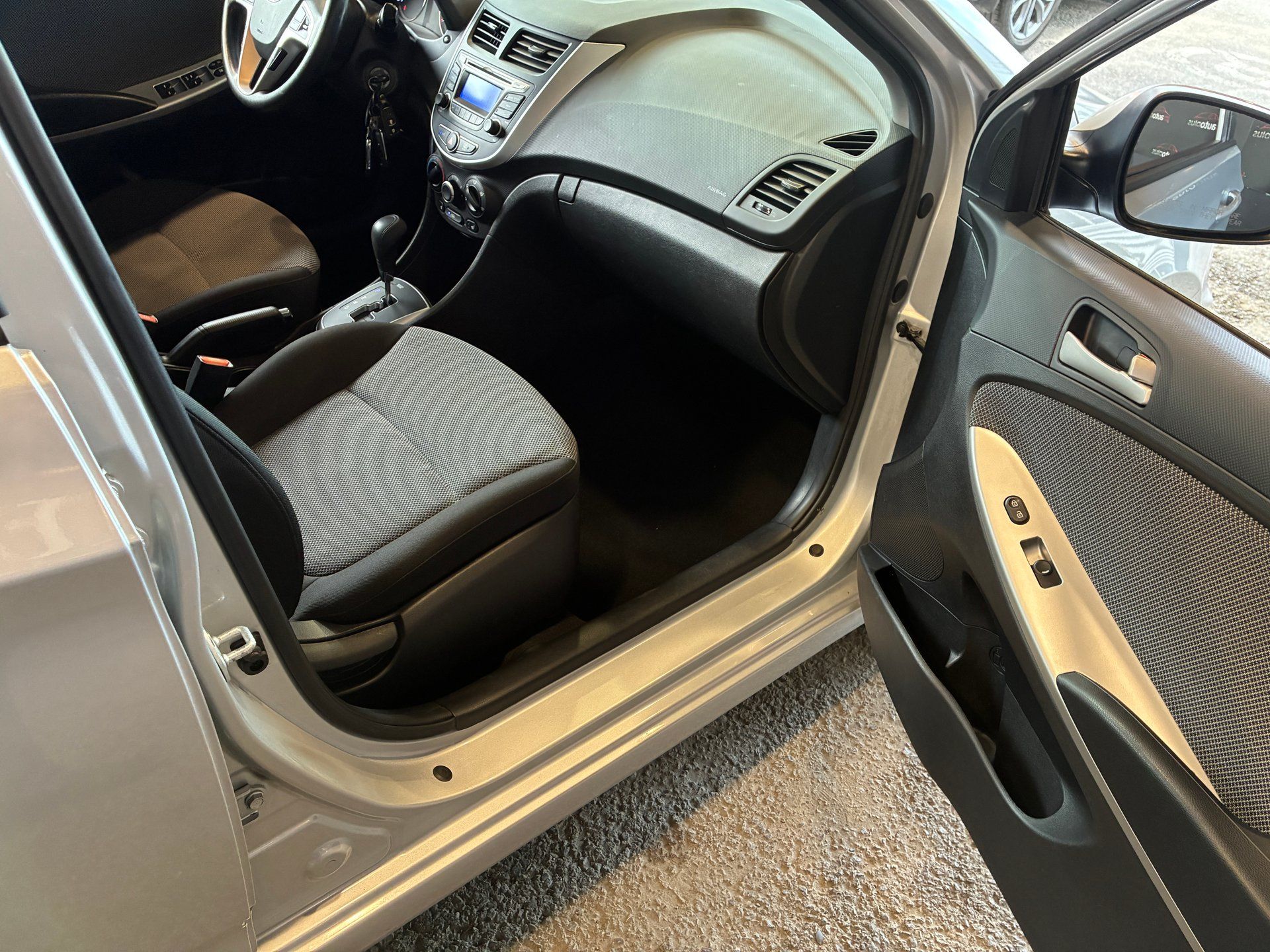 Hyundai Accent 2014 - Image 10