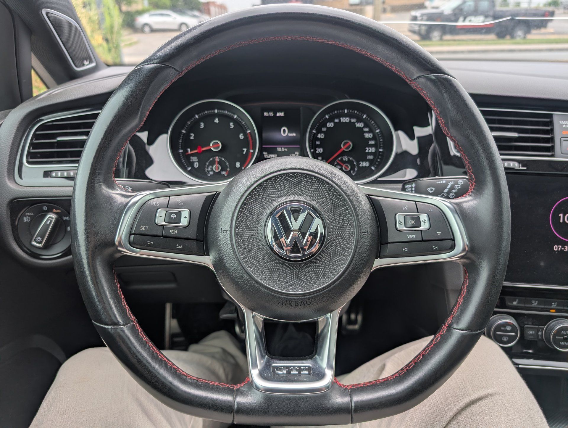 Volkswagen Golf GTI 2021 - Image 18