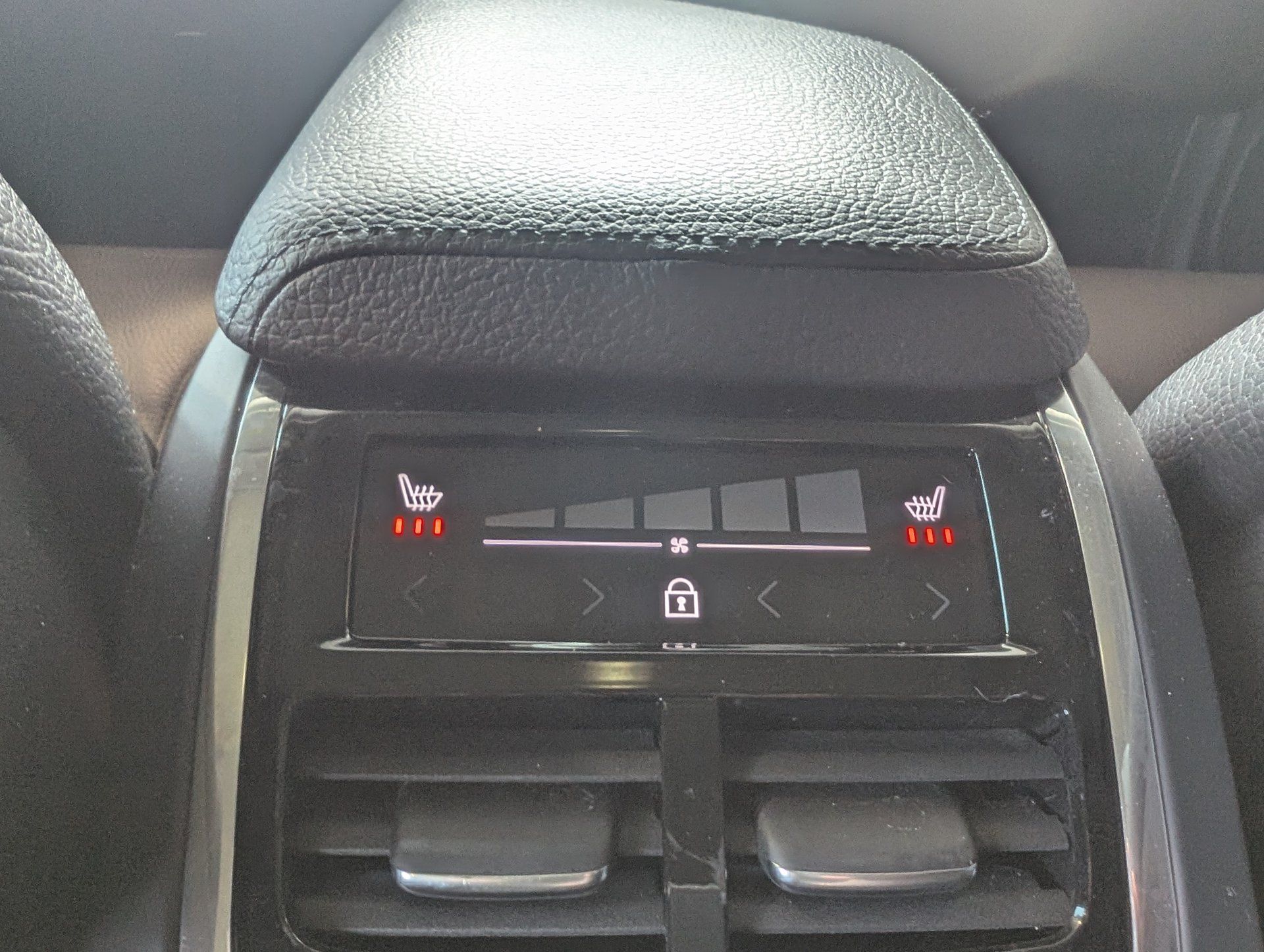 Volvo XC60 2020 - Image 26