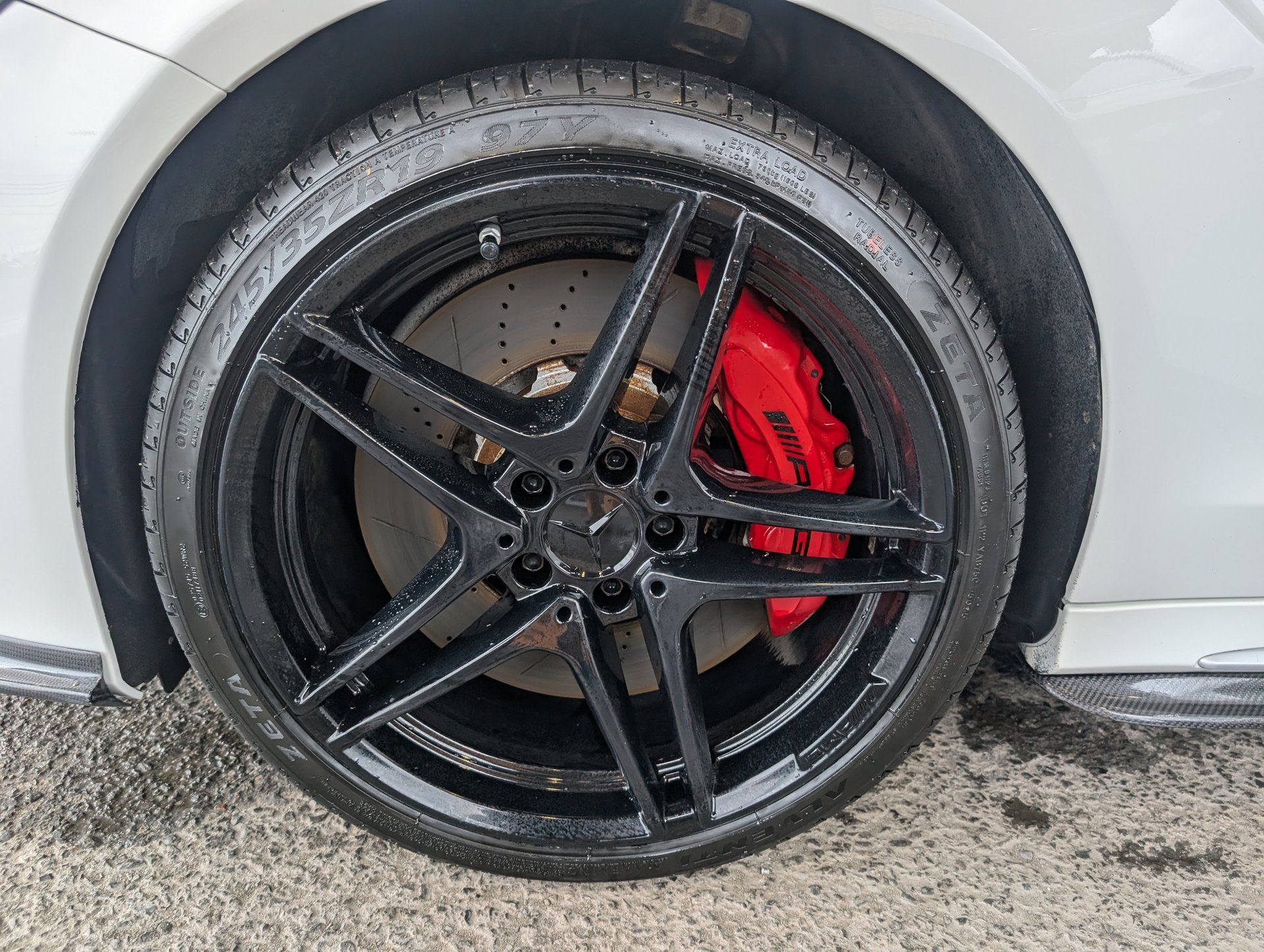 Mercedes-Benz AMG C 63 2017 - Image 27