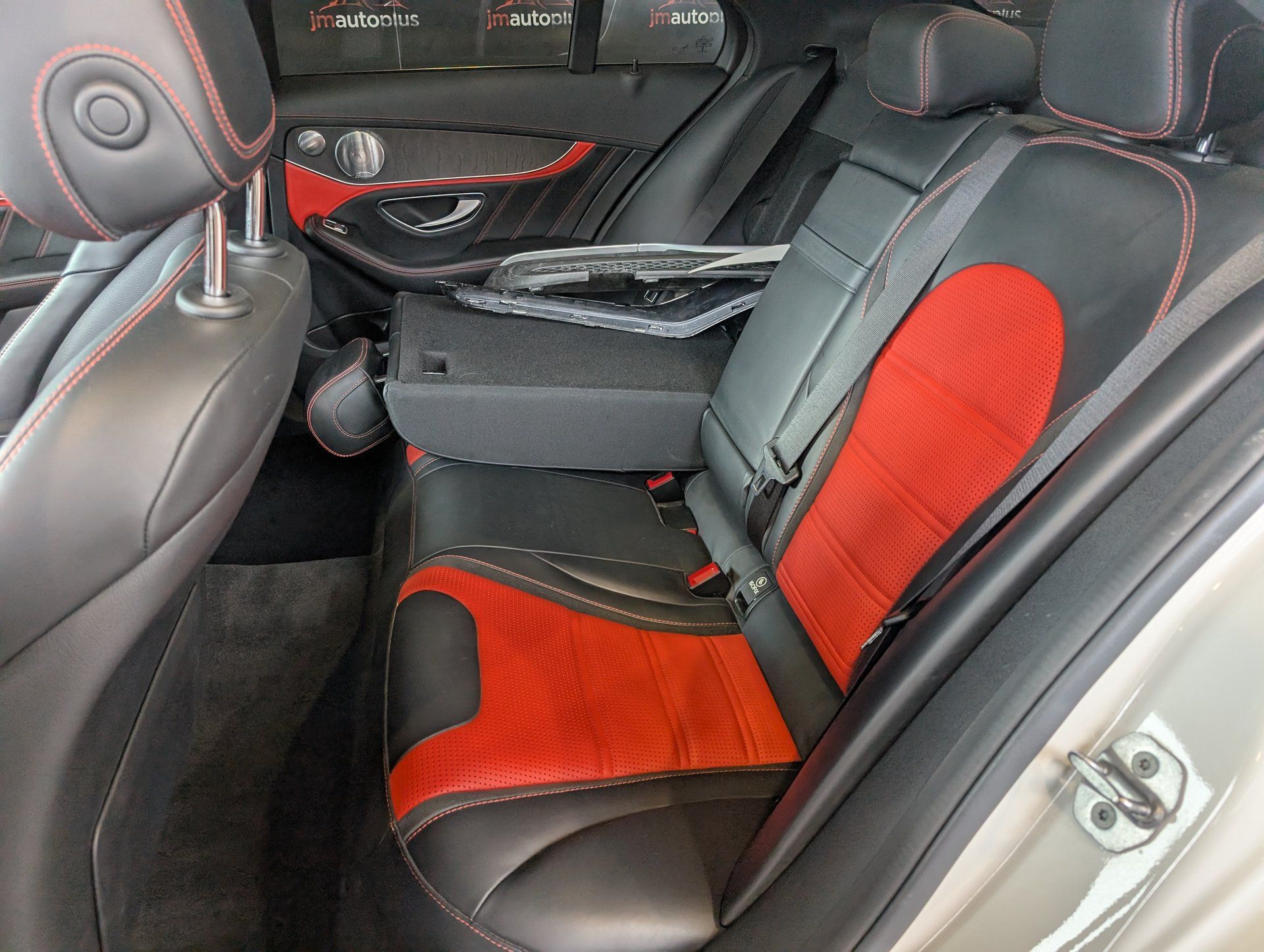 Mercedes-Benz AMG C 63 2017 - Image 24
