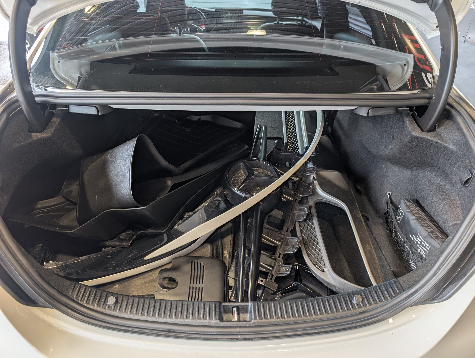 Mercedes-Benz AMG C 63 2017 - Image 25