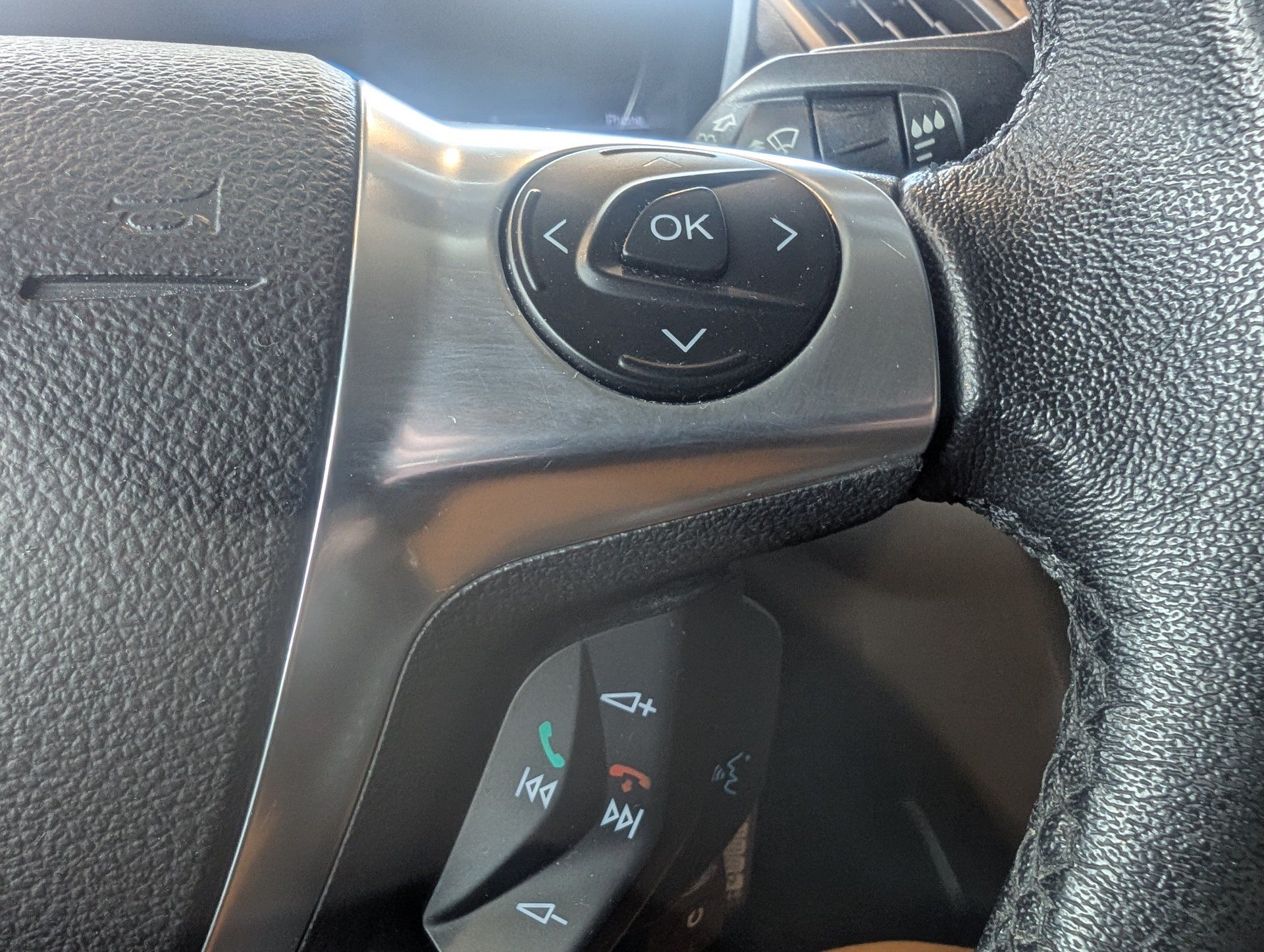 Ford C-Max Hybrid 2016 - Image 18