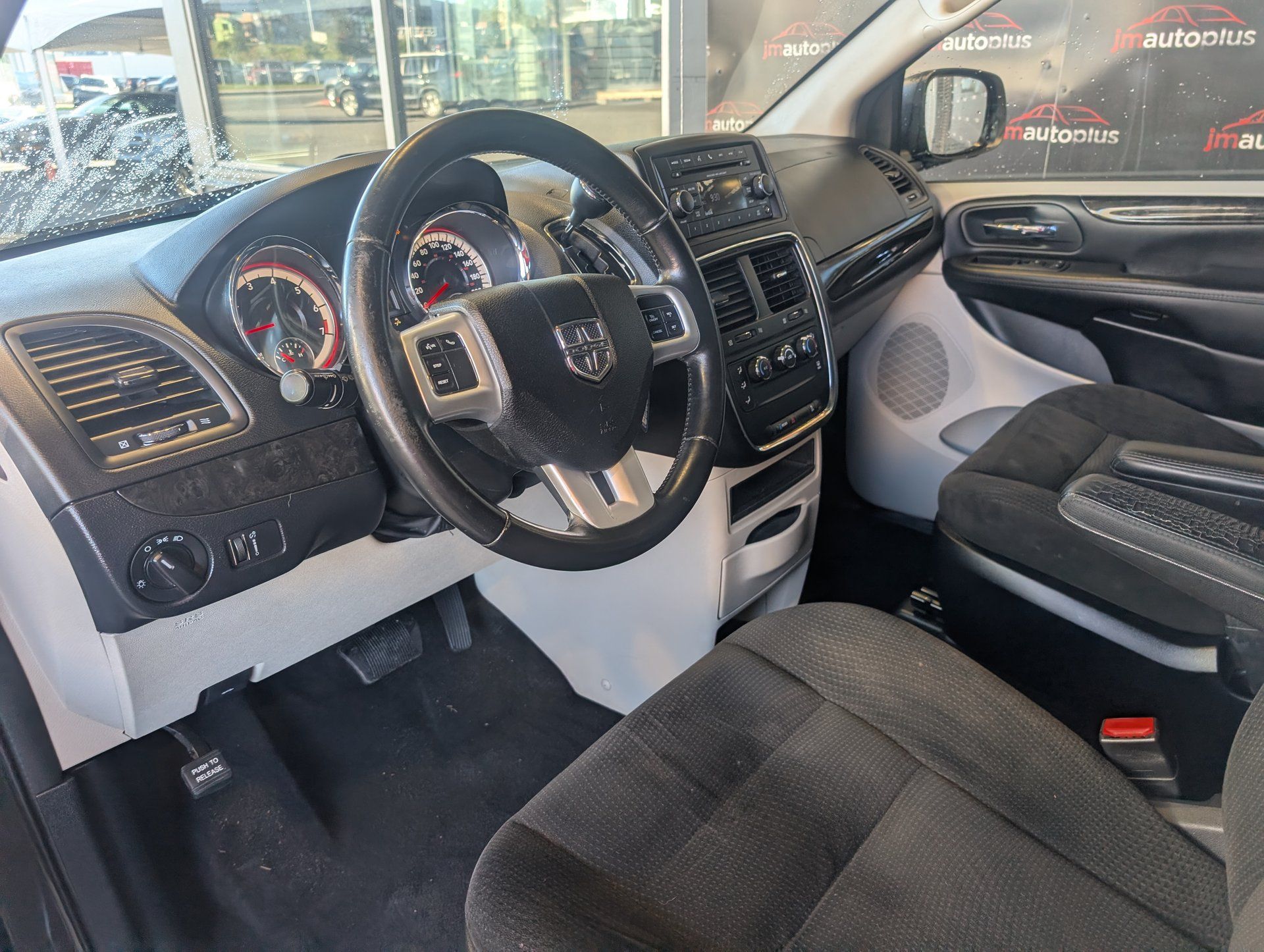 Dodge Grand Caravan 2017 - Image 12