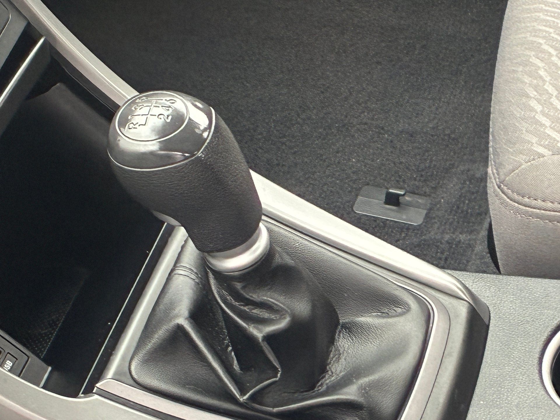 Hyundai Elantra 2016 - Image 16