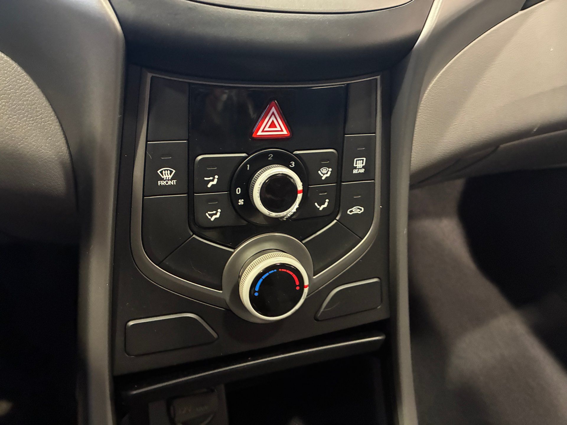 Hyundai Elantra 2016 - Image 12