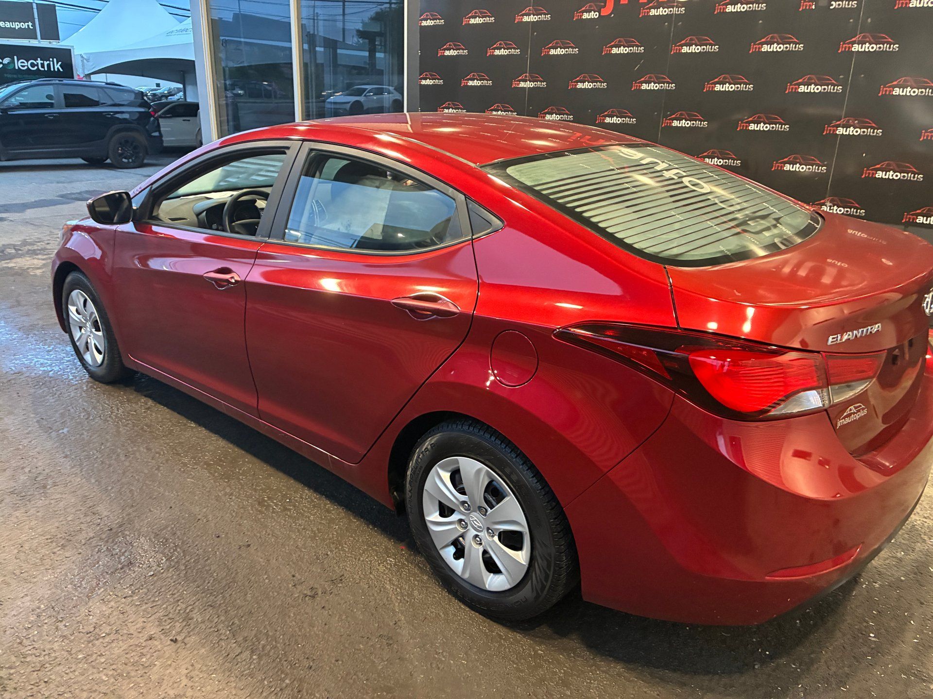 Hyundai Elantra 2016 - Image 4