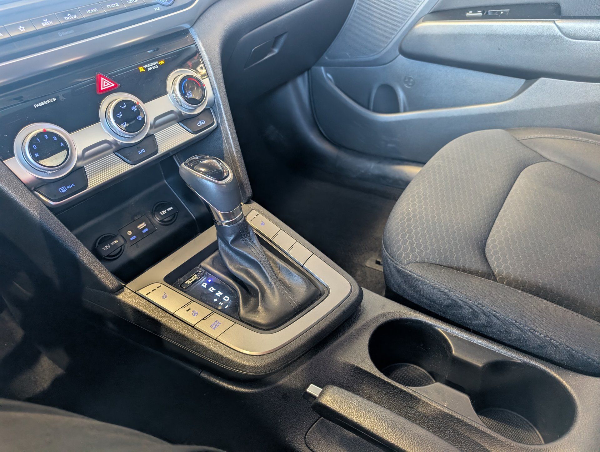 Hyundai Elantra 2020 - Image 24