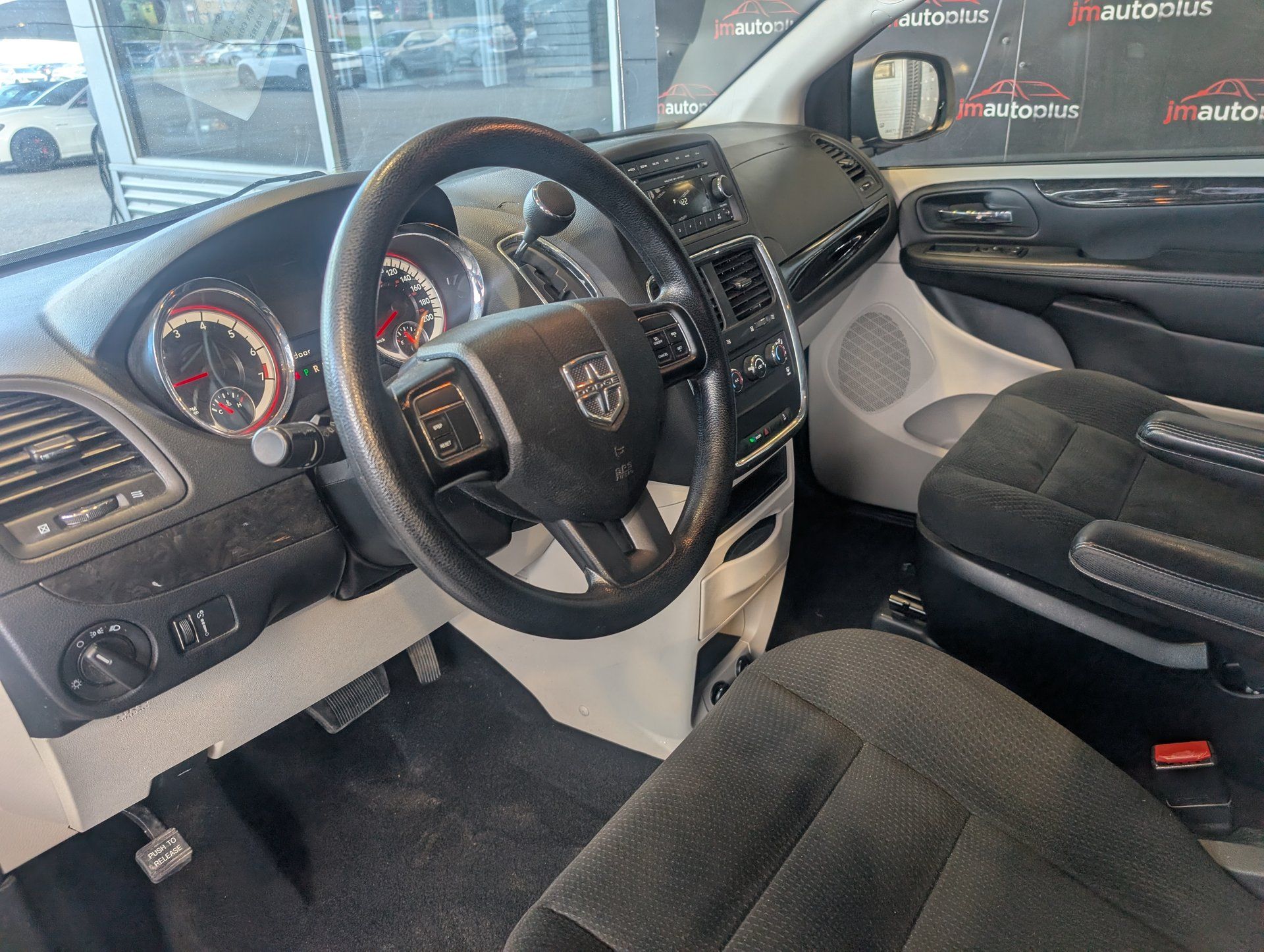 Dodge Grand Caravan 2016 - Image 12