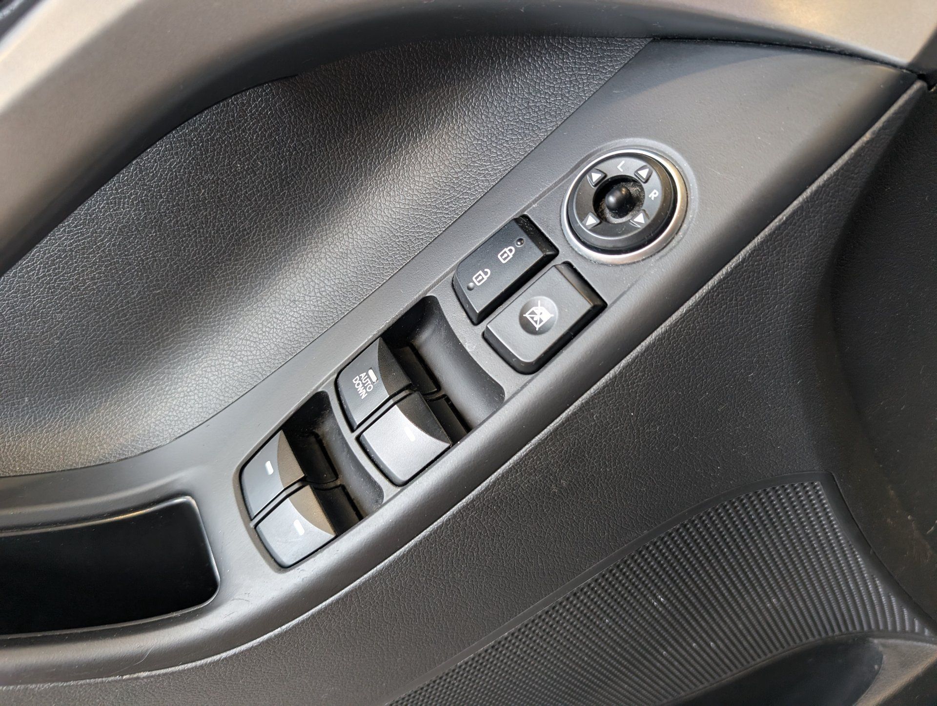 Hyundai Elantra 2015 - Image 15
