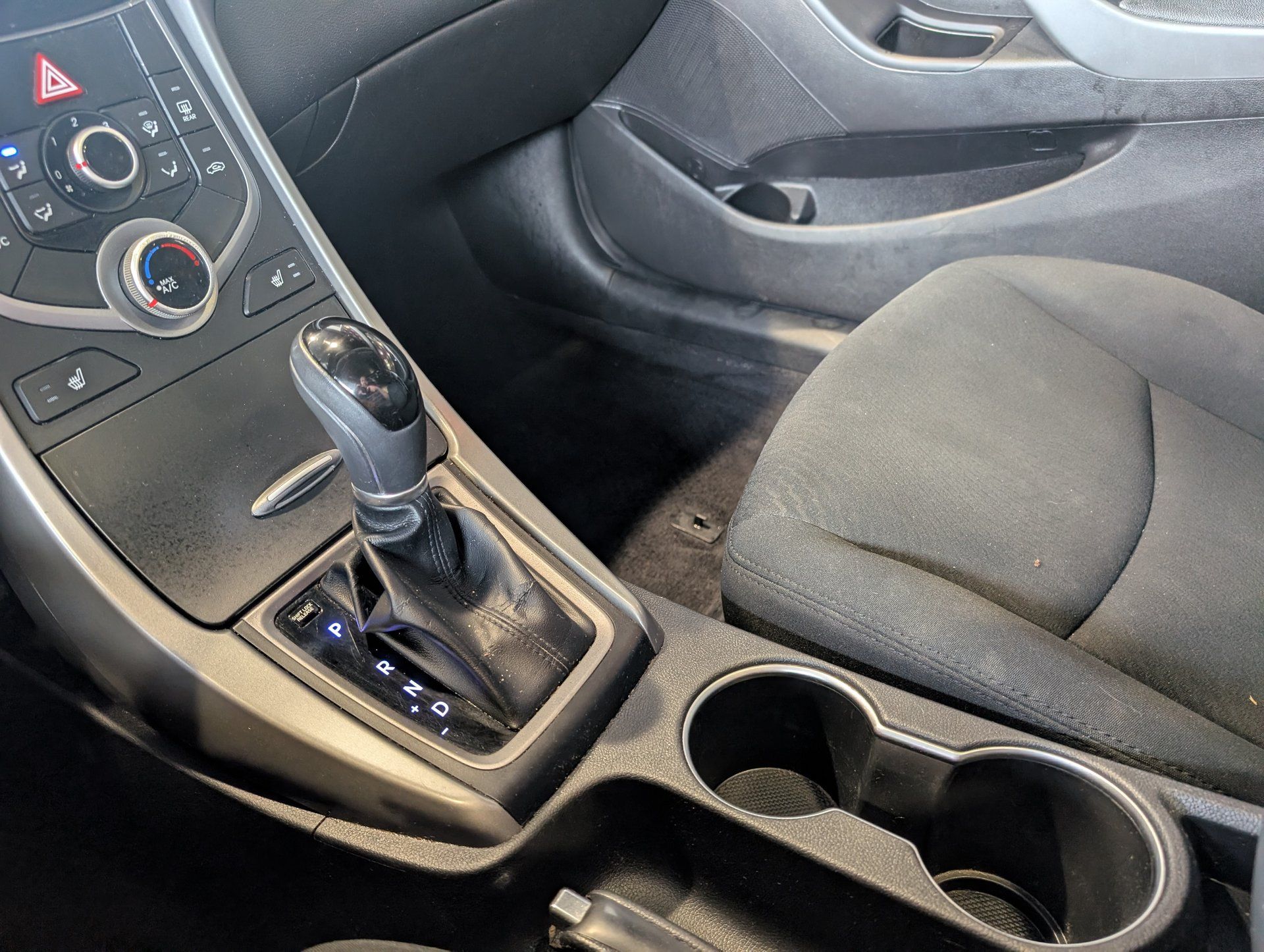 Hyundai Elantra 2015 - Image 22