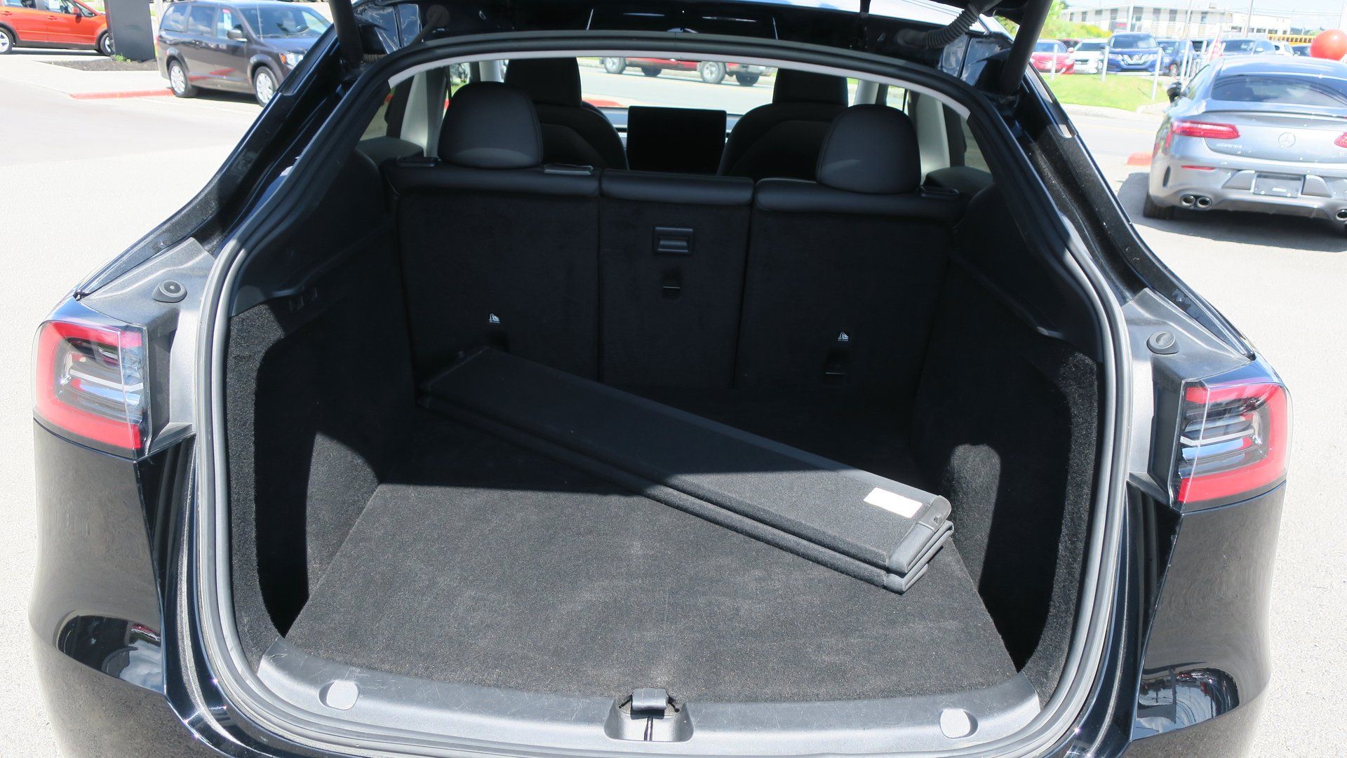 Tesla Model Y 2024 - Image 8