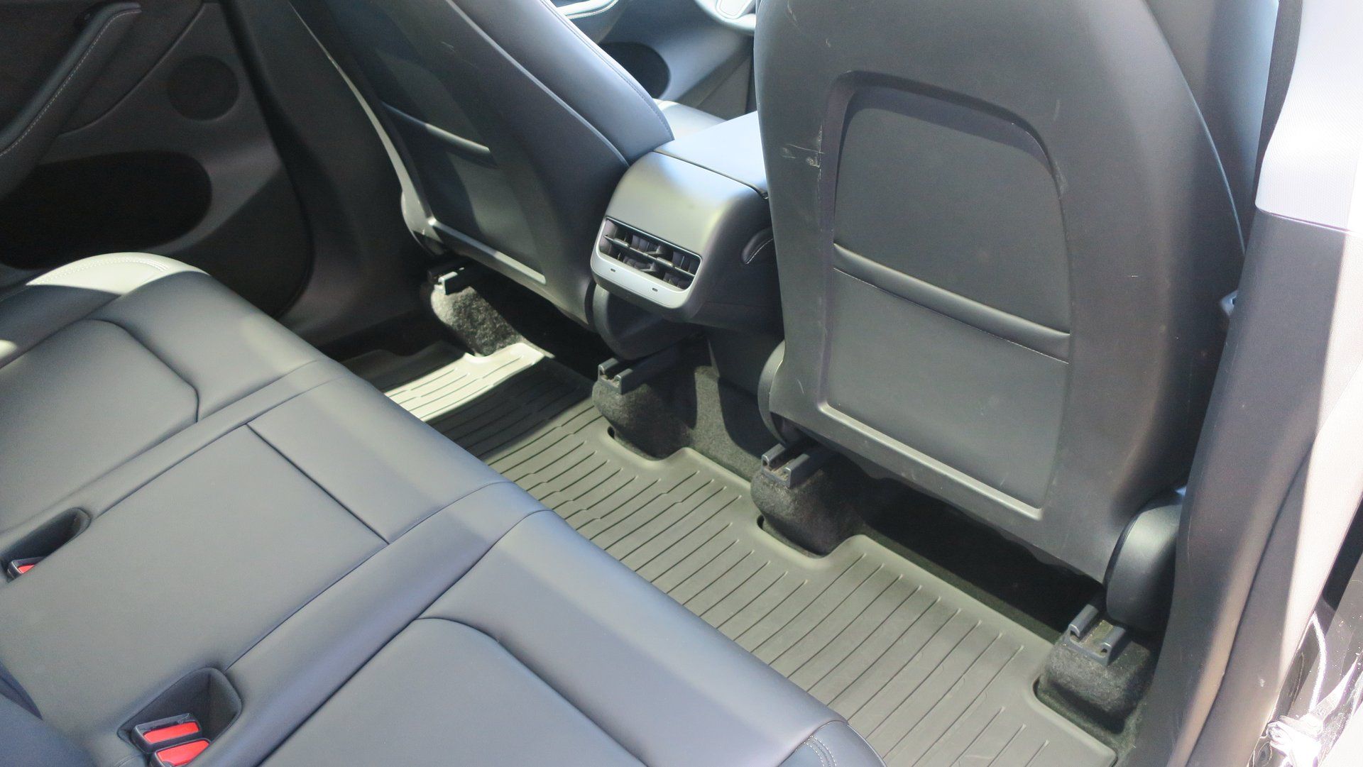 Tesla Model Y 2024 - Image 14