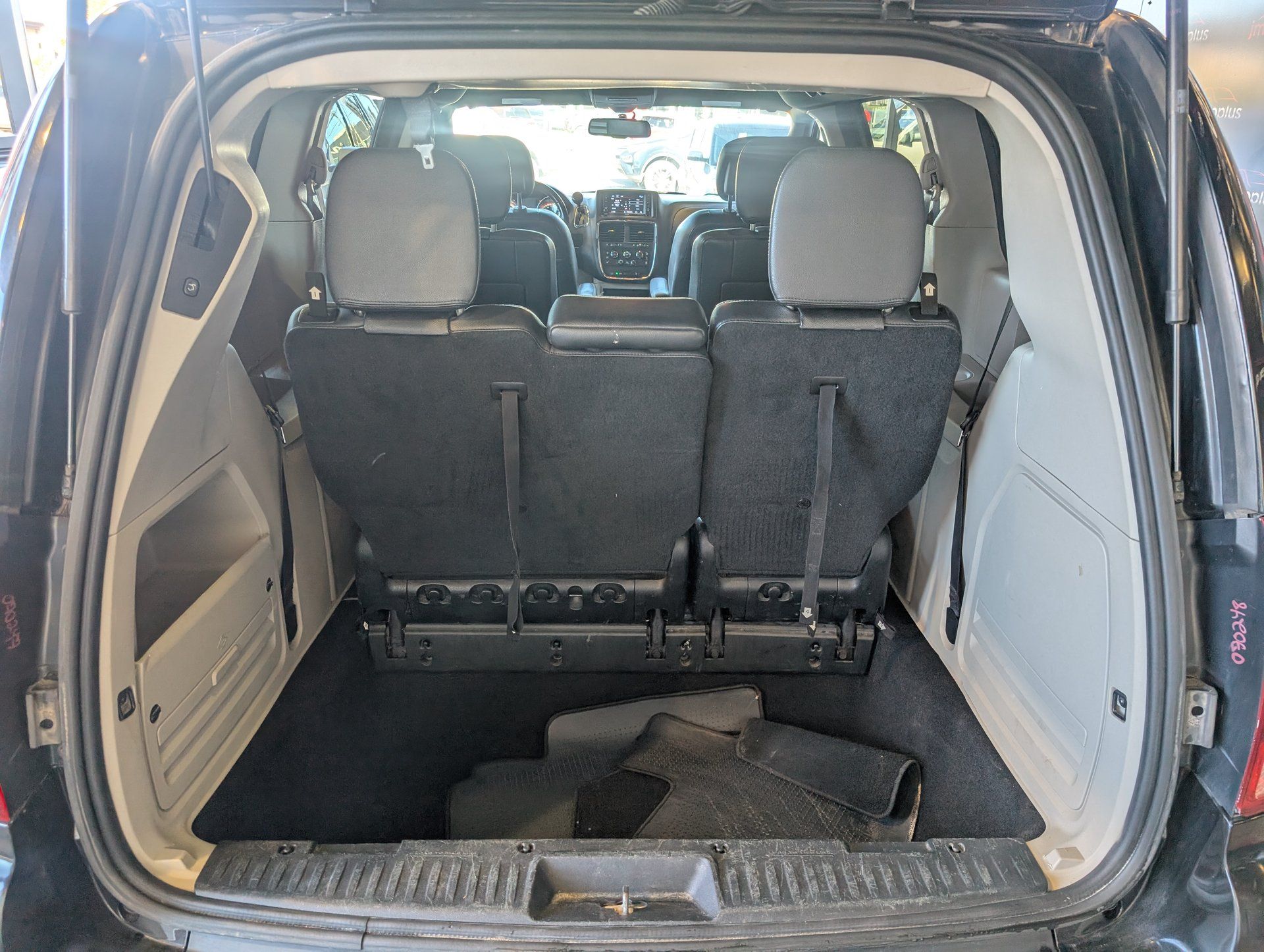 Dodge Grand Caravan 2017 - Image 27