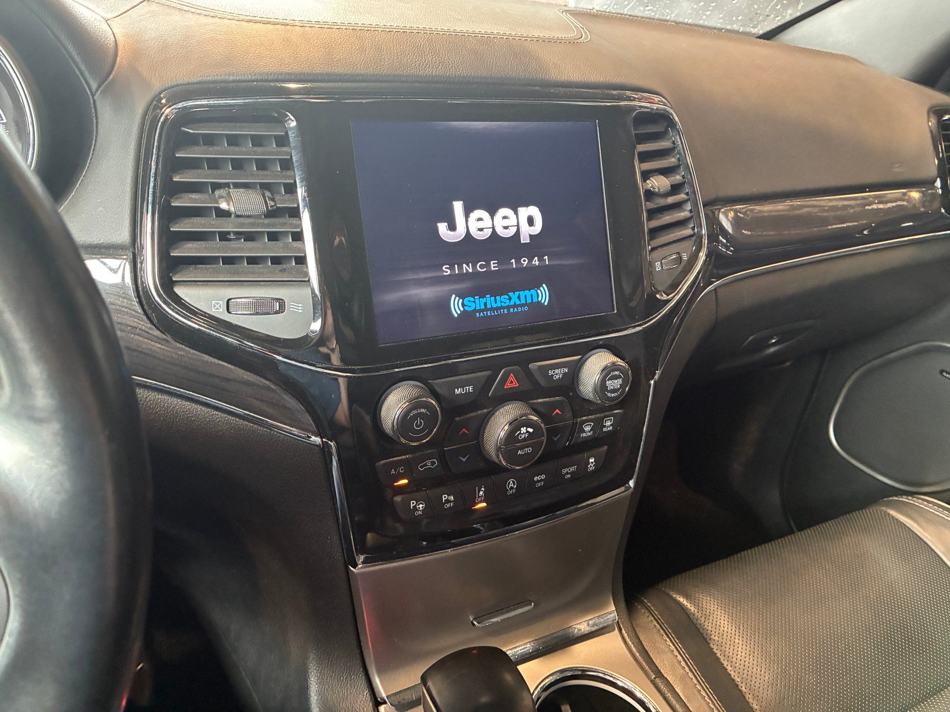 Jeep Grand Cherokee 2021 - Image 18
