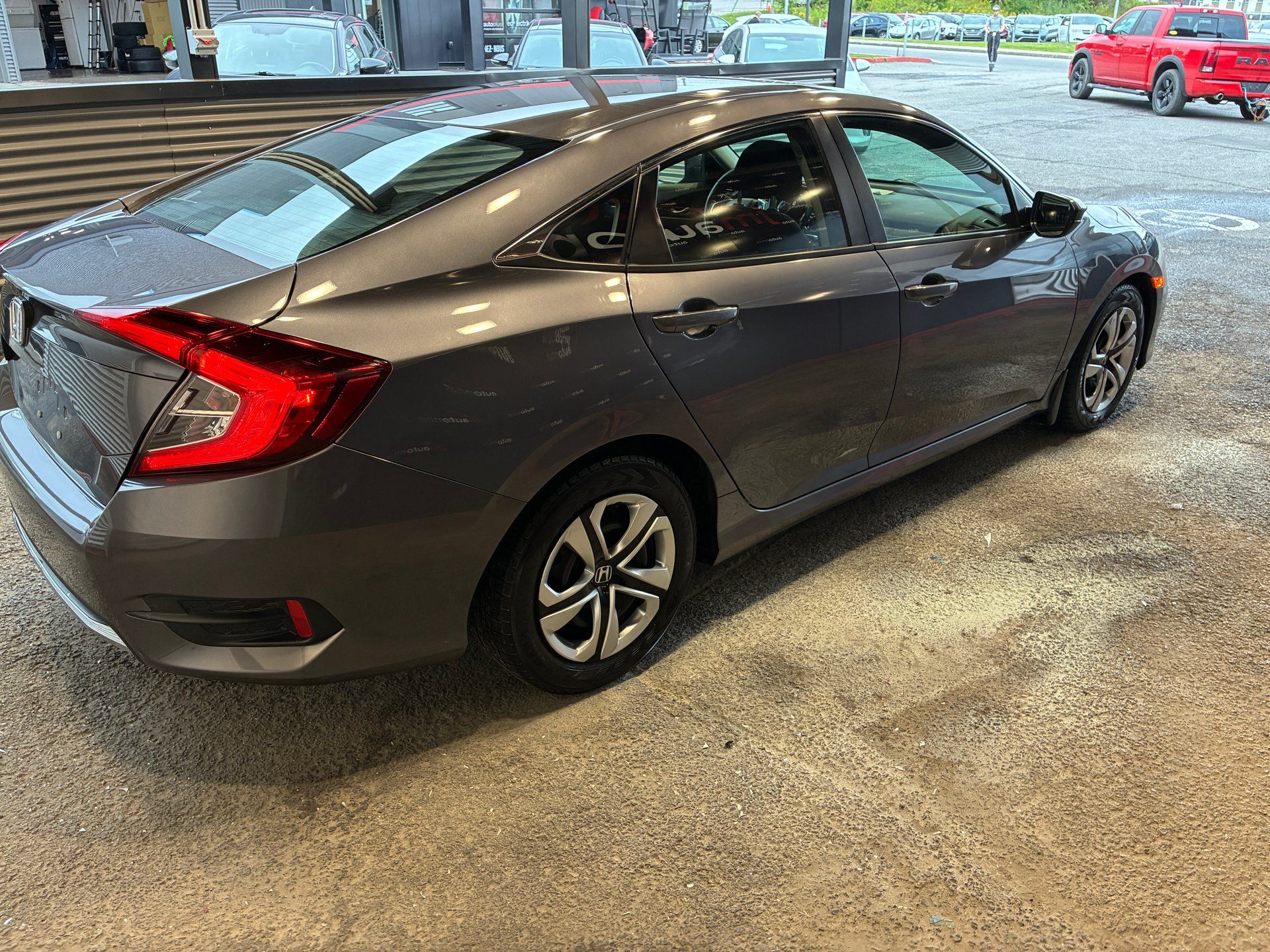 Honda Civic 2020 - Image 3