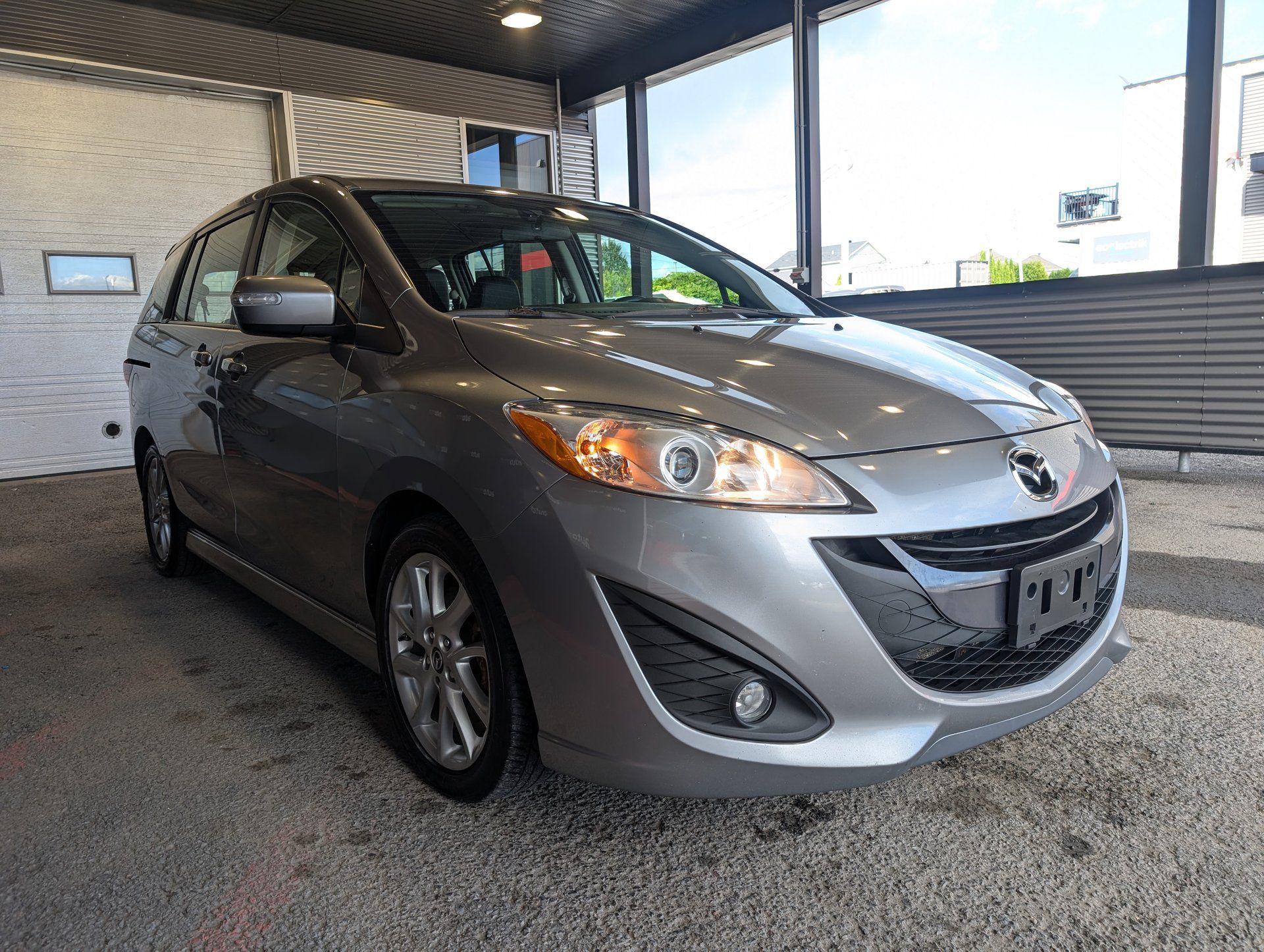 Mazda Mazda5 2017 - Image 5
