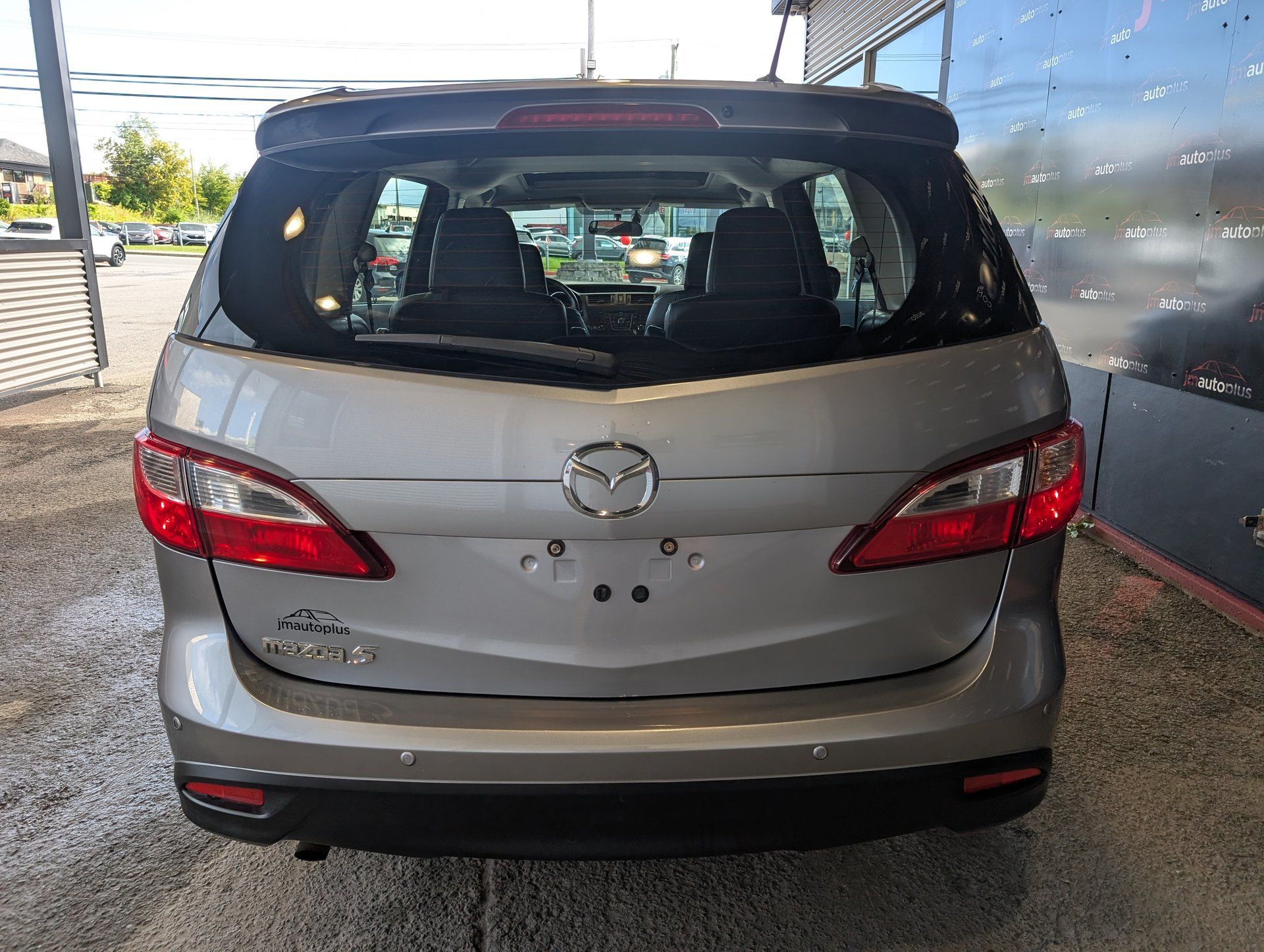 Mazda Mazda5 2017 - Image 9