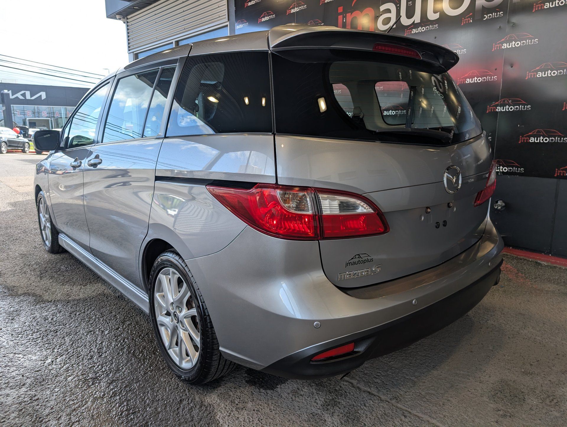 Mazda Mazda5 2017 - Image 11