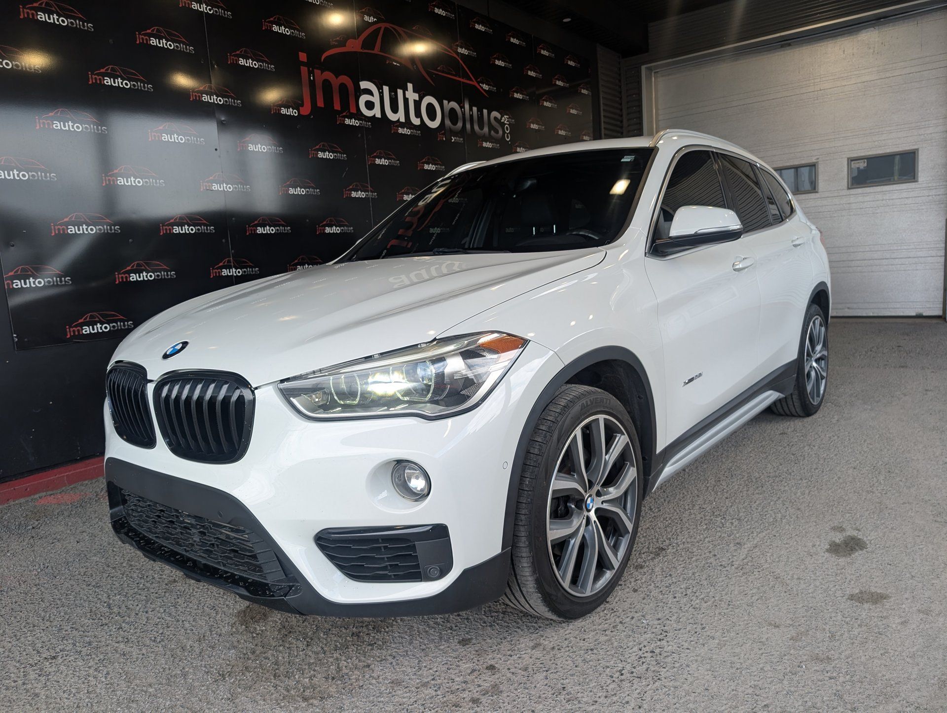 BMW X1 2016 - Thumbnail 1