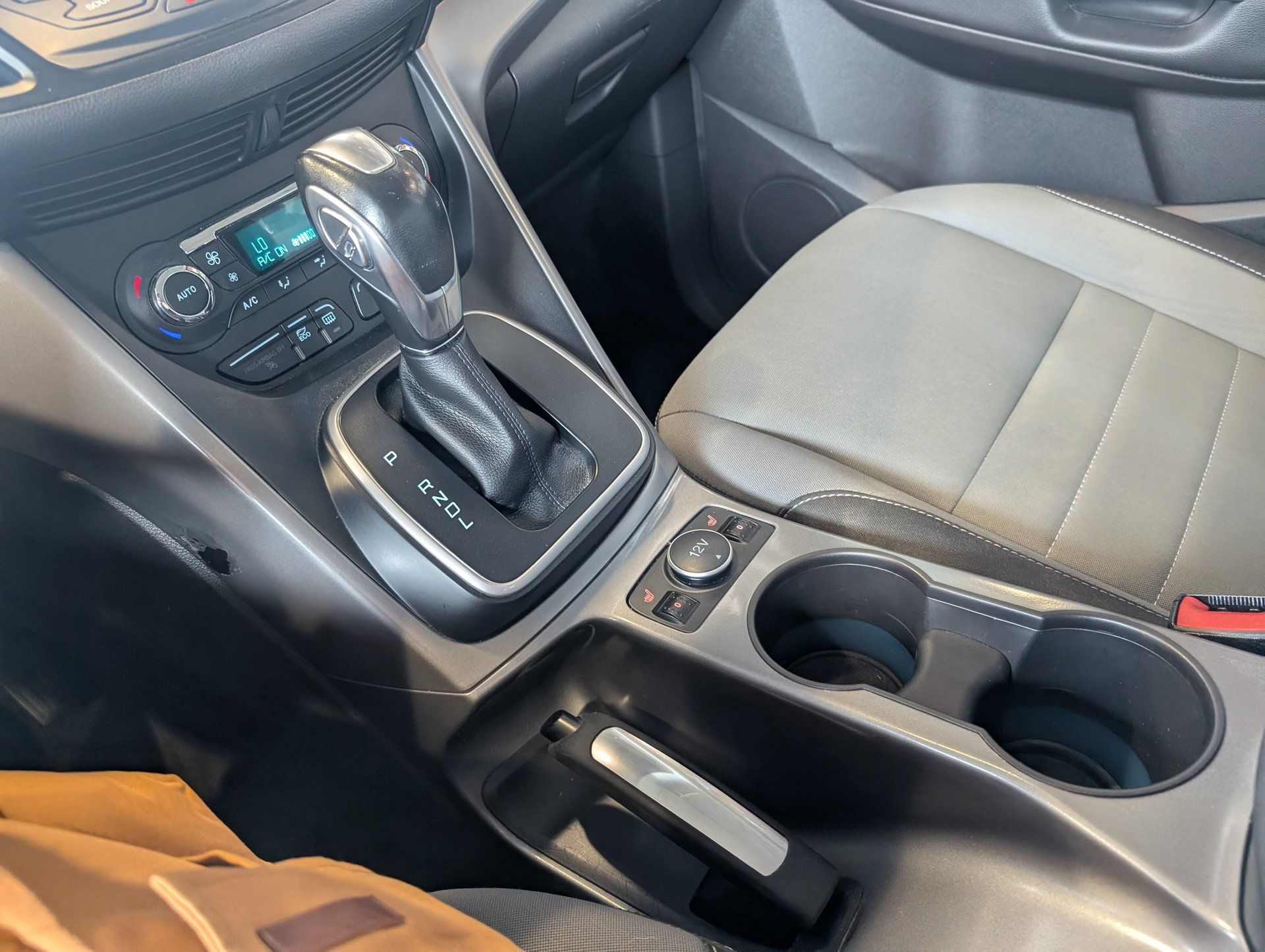Ford C-Max Hybrid 2016 - Thumbnail 23