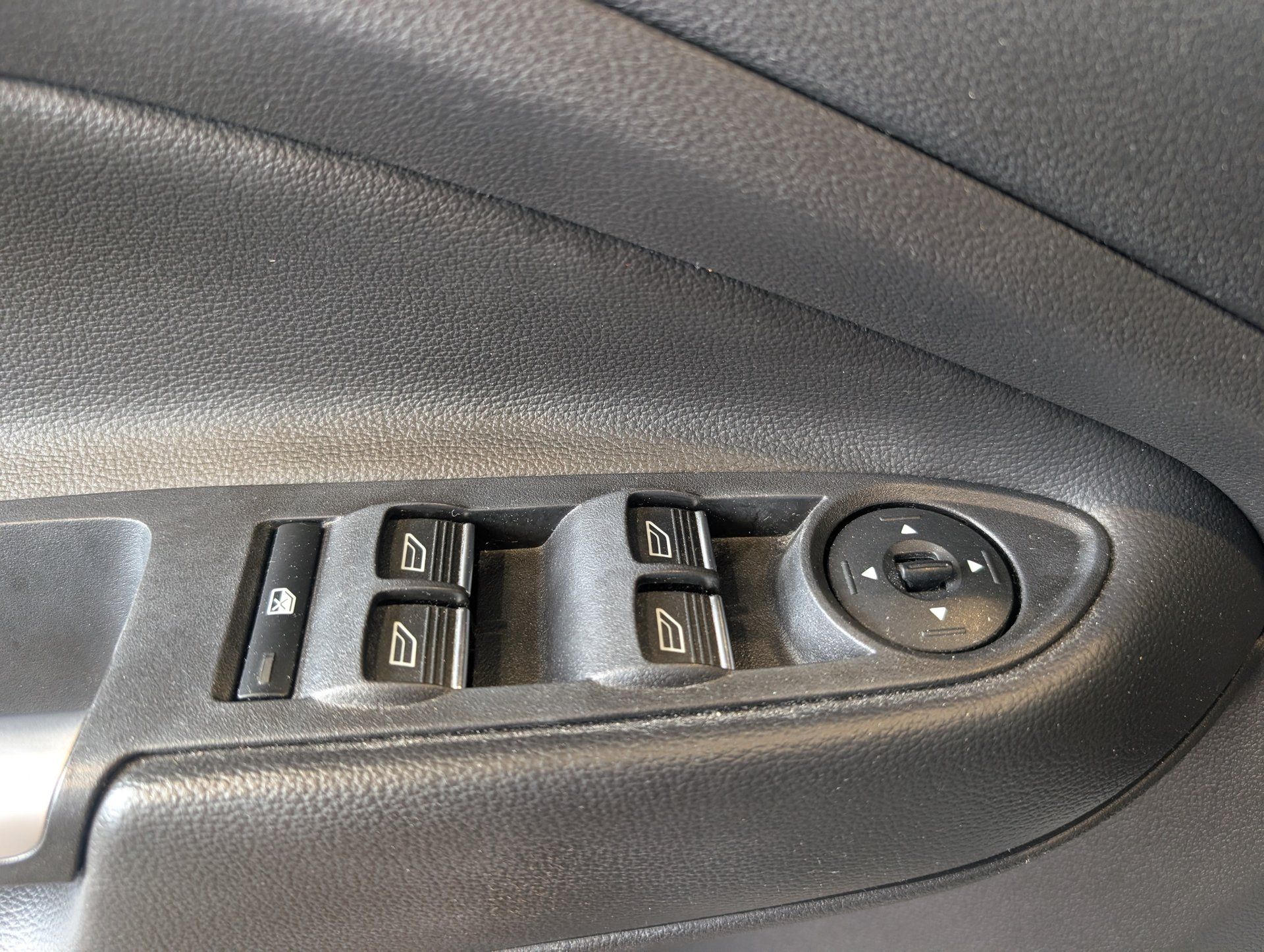 Ford C-Max Hybrid 2016 - Thumbnail 15
