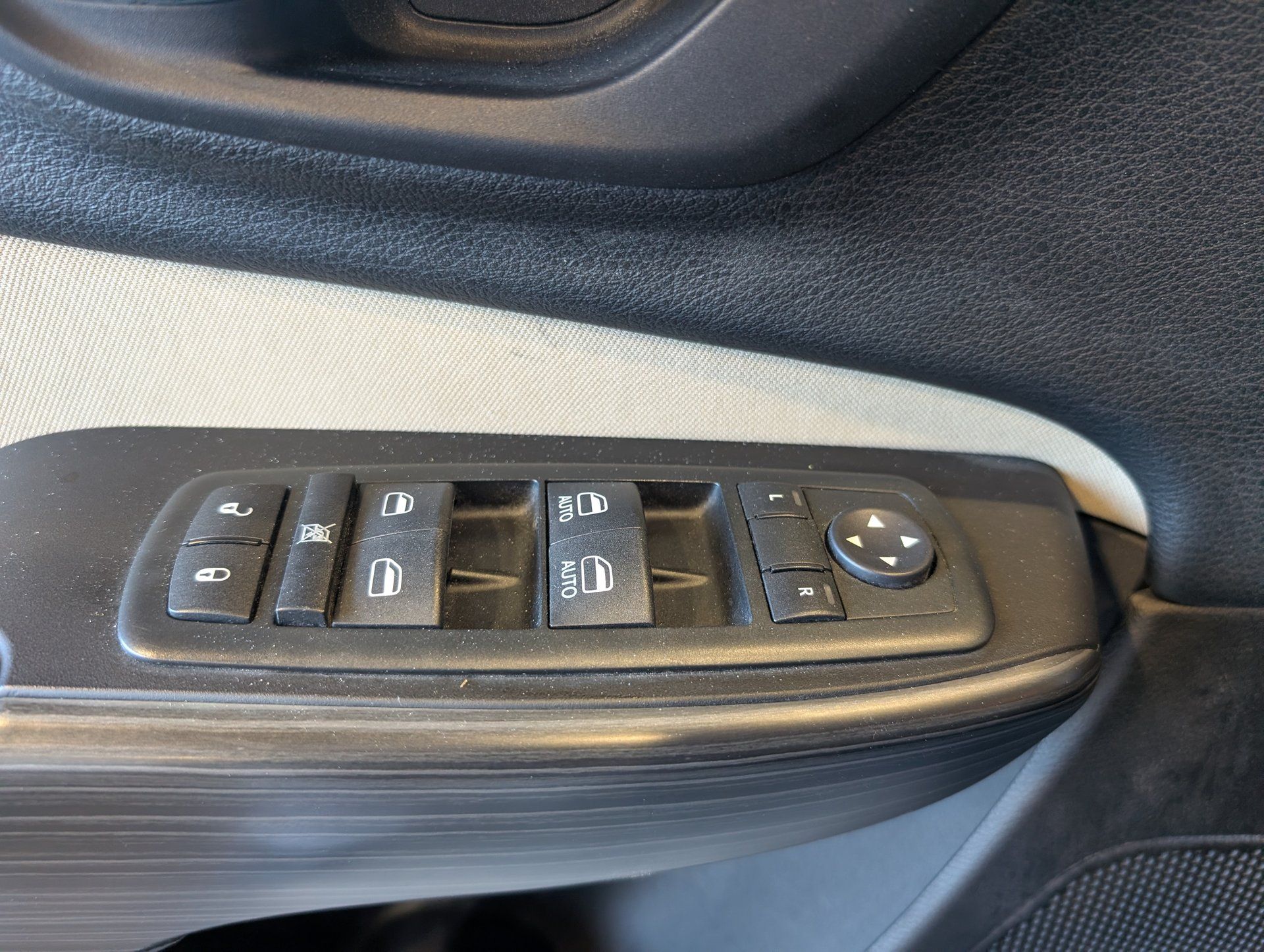 Jeep Cherokee 2015 - Thumbnail 14