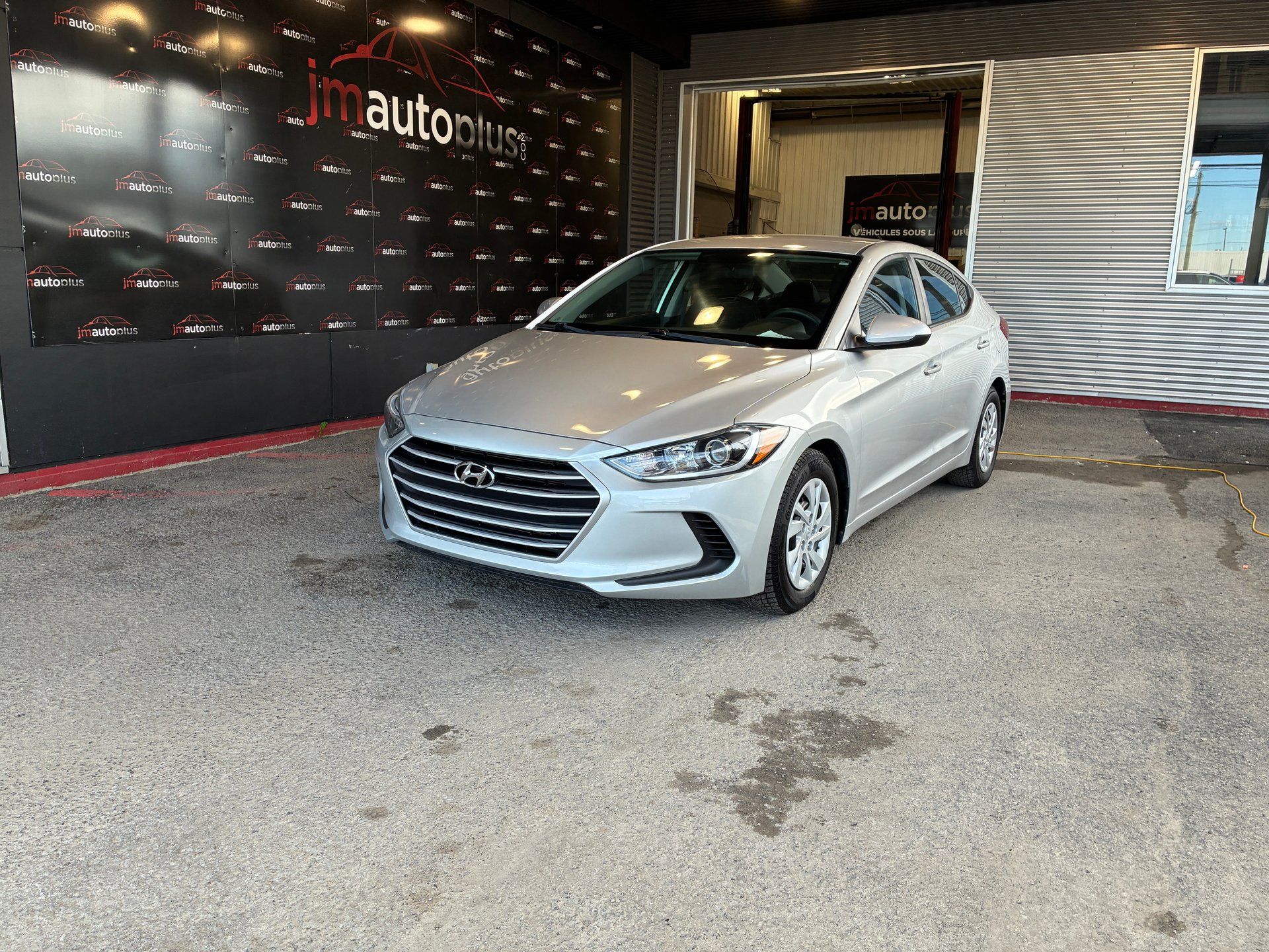 Hyundai Elantra 2018 - Thumbnail 1