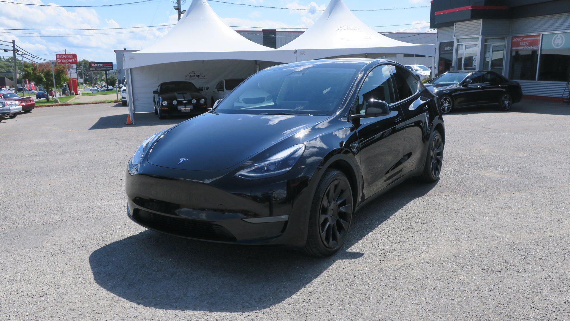 Tesla Model Y 2024 - Thumbnail 1