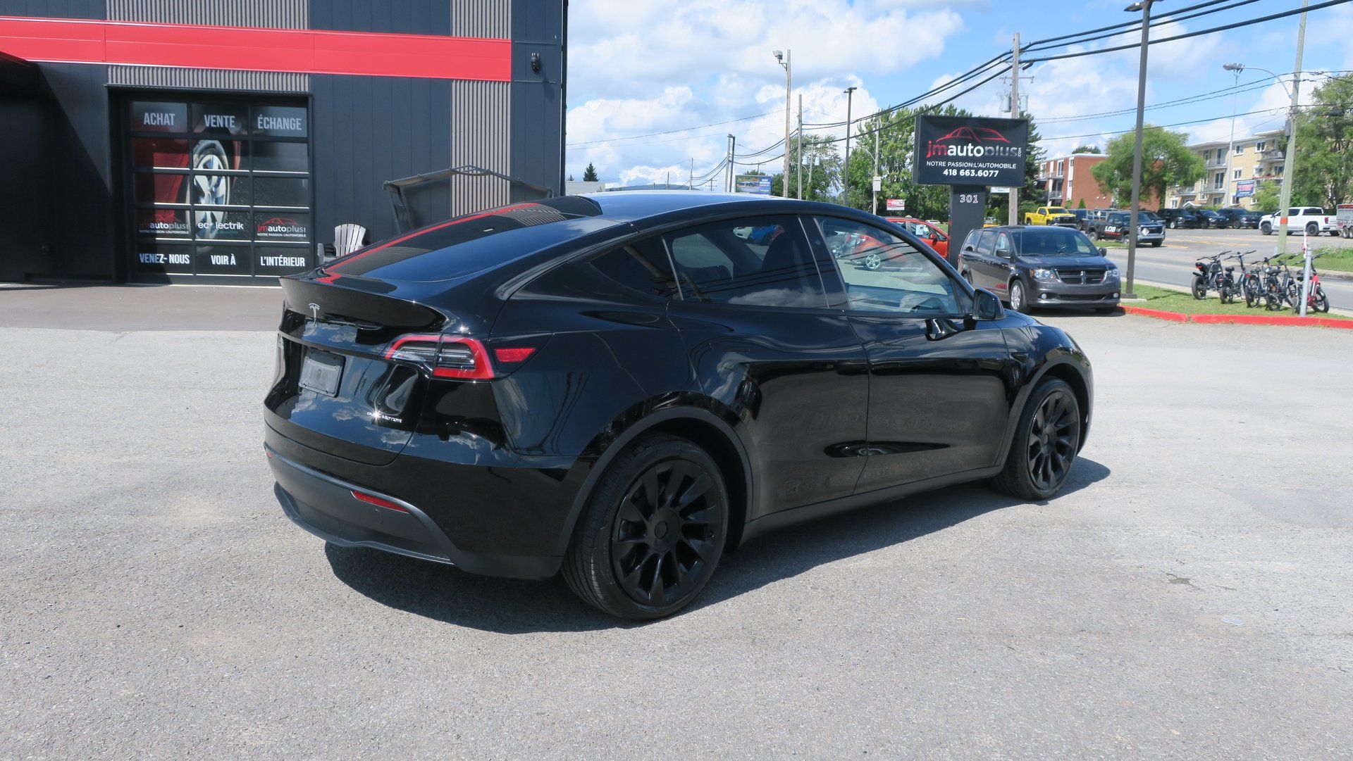 Tesla Model Y 2024 - Thumbnail 5
