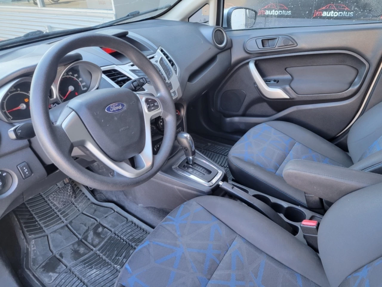 2013 Ford Fiesta SE Main Image
