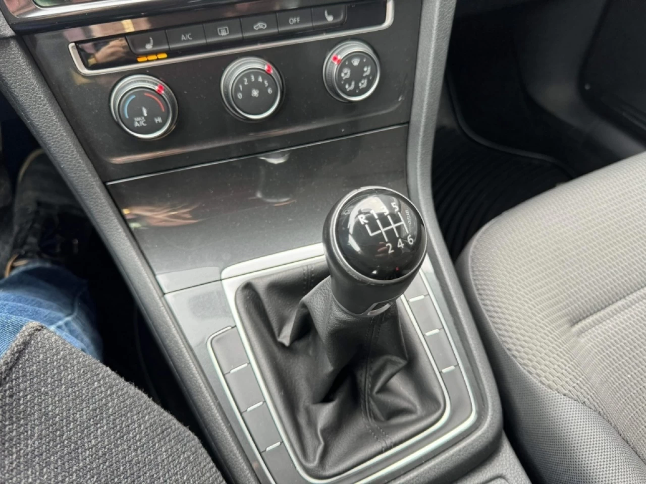 2019 Volkswagen Golf Comfortline Main Image