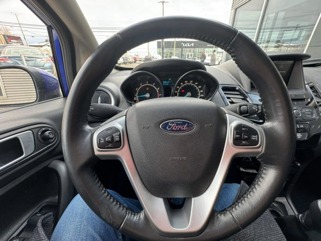 2015 Ford Fiesta SE Main Image
