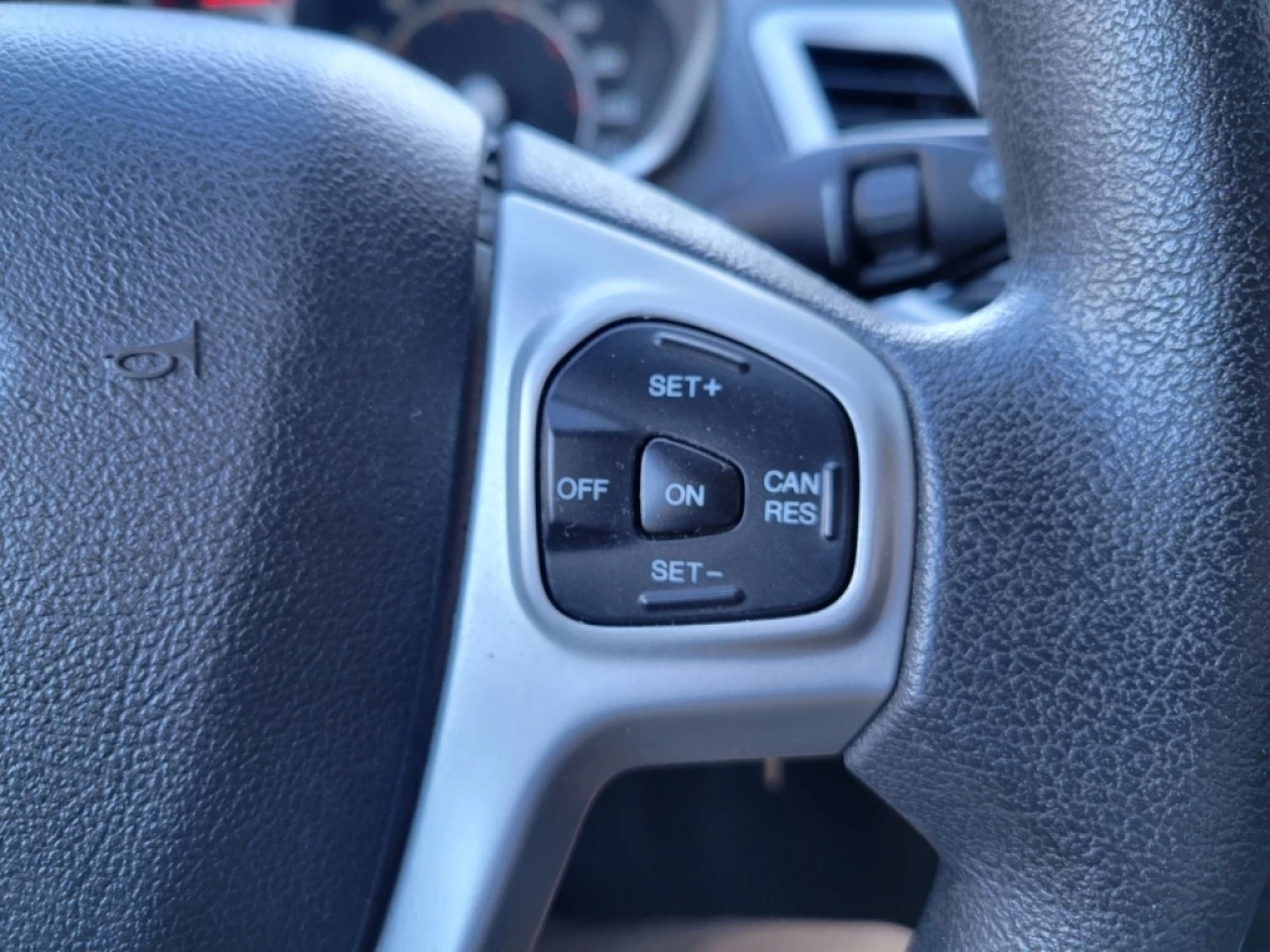 2013 Ford Fiesta SE Main Image